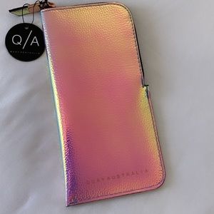 Quay Australia iridescent Sunglass Case